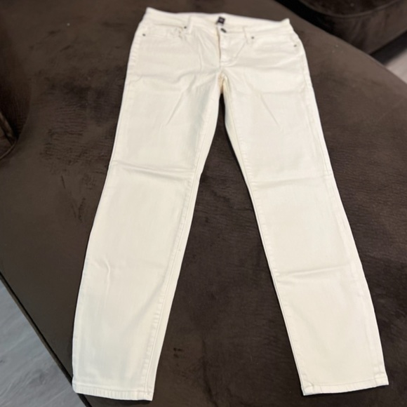 Victoria’s Secret Jeans in Cream - Picture 4 of 6